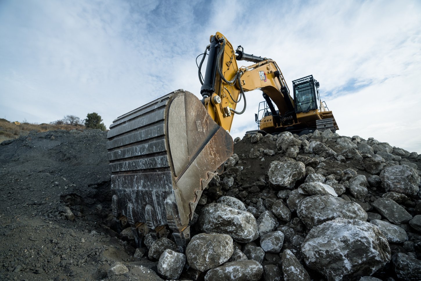 Machine using hydraulics to lift bucket