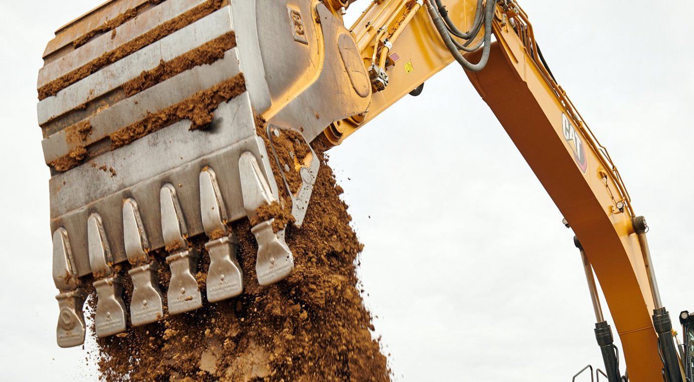 Bucket Teeth Moving Dirt