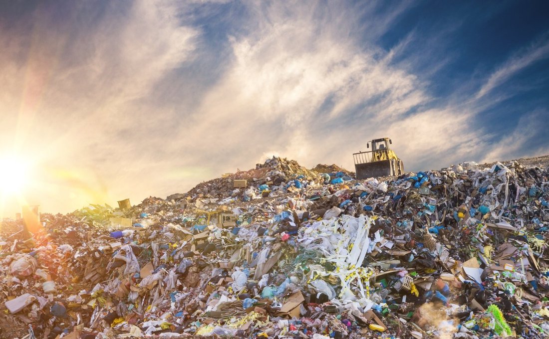 Reno County Landfill Hill & Cat Machine